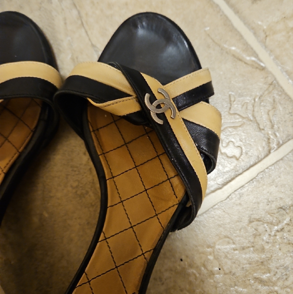 CHANEL Black and Beige Quilted-Insole Slide Mules - Picture 2 of 5